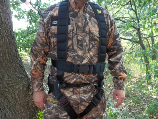 Hunting clearance safety harness